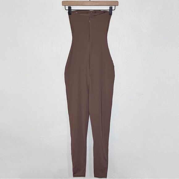 SKIMS All-In-One Strapless Onesie in Umber - Picture 4 of 8